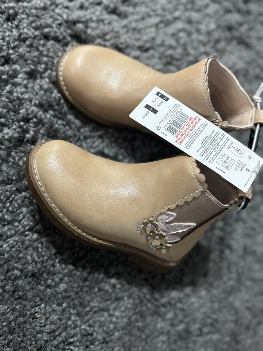 Botine noi cu eticheta:Fred&Flo marimi dispon:22,23,24,25,26,27,28