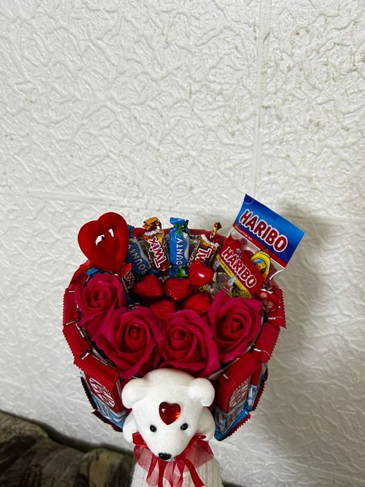 Aranjamente dulciuri, trandafiri de sapun Dragobete Martie Martisor