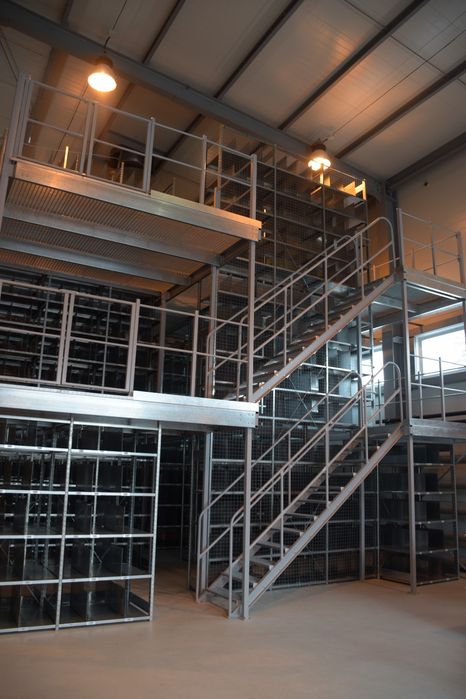 Монтаж стеллажей