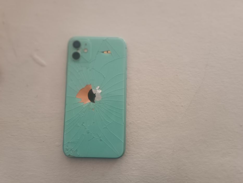 iPhone 11 на запчасти