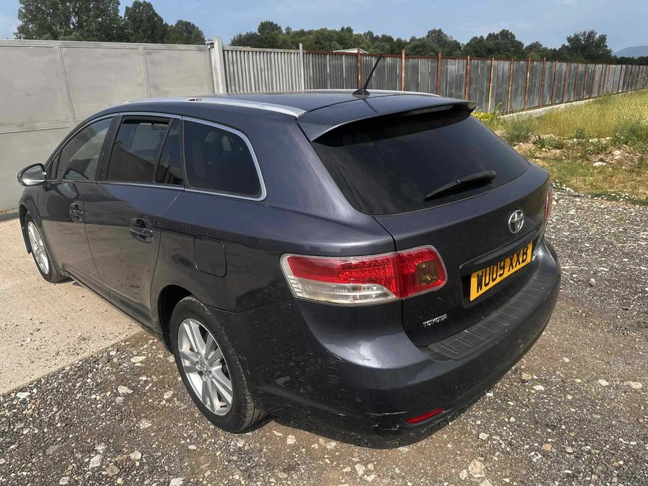 Продава се на части  Toyota Avensis T27 2.0 D4D 2010 г