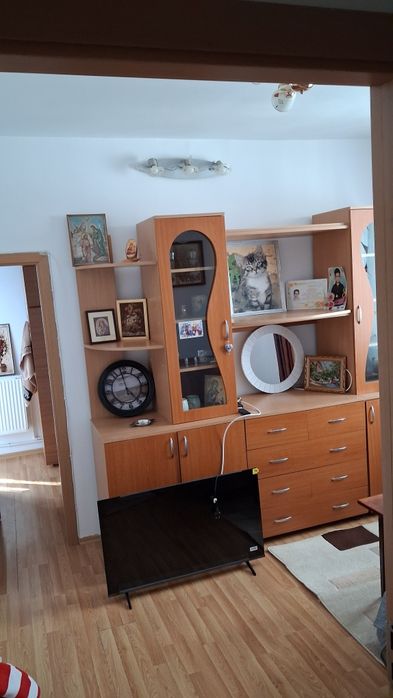 Vand apartament 2 cam semi decom.Casa de Cultura lângă biserica Constantin si Elena