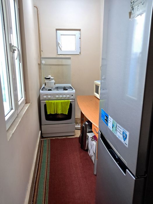 9 сотих 4 хонали ҳовли сотилади. Йулди буйи, бизнес учун қулай жой.