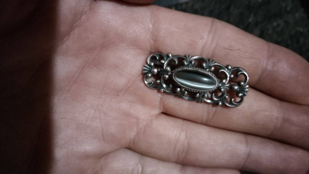 Брошка мельхиоровая.