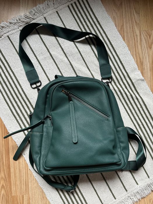 Червена чанта и зелена раница естестевна кожа