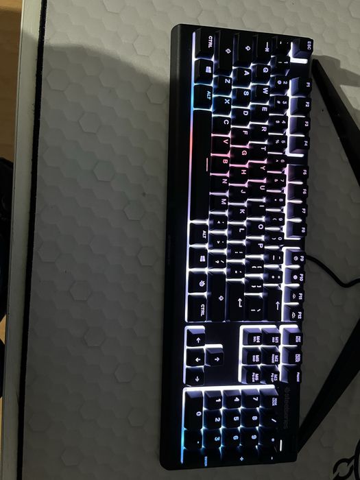 Vand tastatura steelseries apex 3