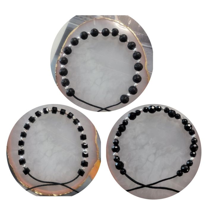 Гривна от конец със сребърни топчета