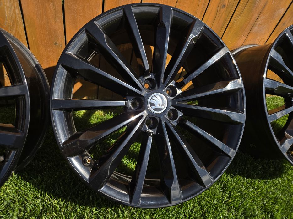 Jante Skoda Superb Originale 19 - model Trinity