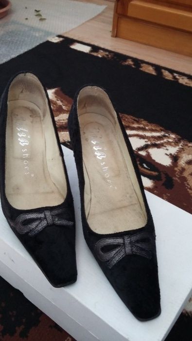 Обувки № 35! ЕСТЕСТВЕНА Кожа на "Билиа шоис" ! Елегантни с Декорации!