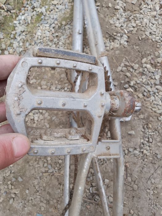 Vând bicicleta pentru piese