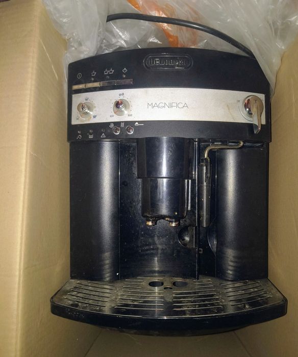 Expresor DeLonghi Magnifica