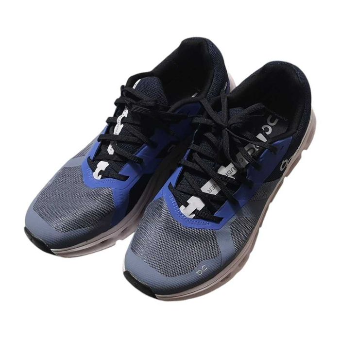 Vand pantofi sport ON, marimea 42, purtati o data