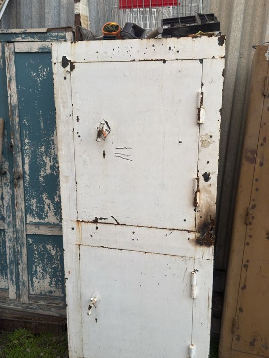 Сеиф , мощный, можно под инструменты