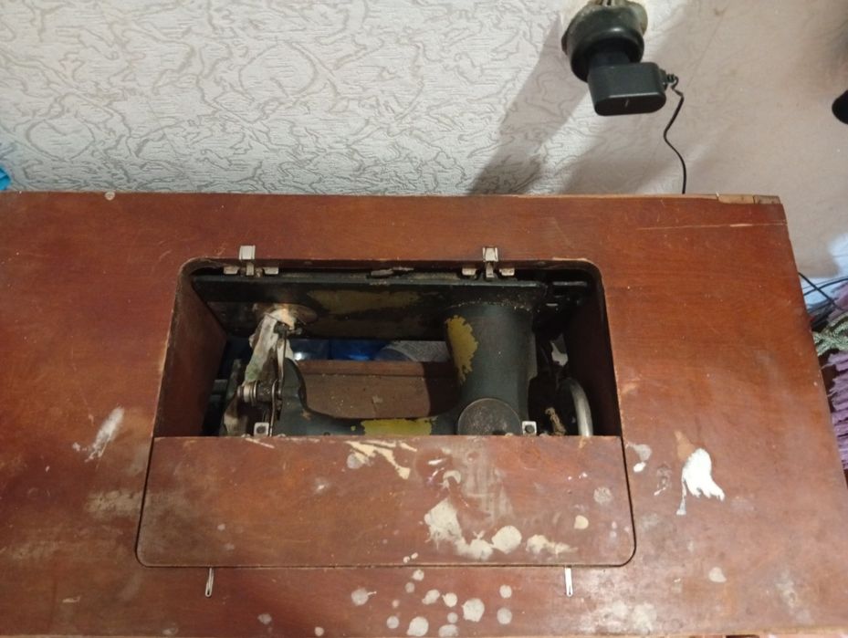 Продам швейную машинку