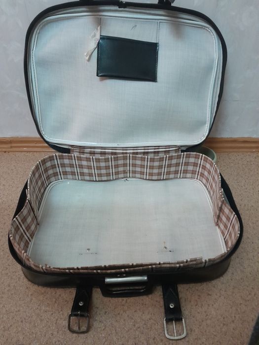 Продаётся чемодан