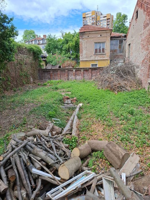 Недвижими имоти "Гарант" продава имот в центъра на гр.Радомир.