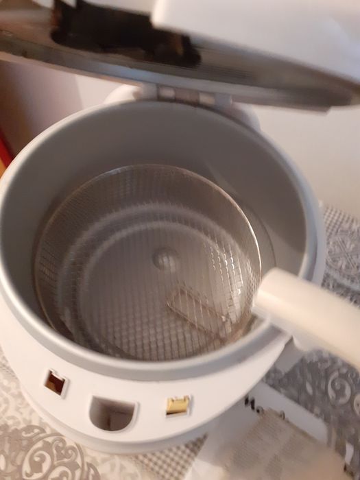 Продам электрофритюрницу