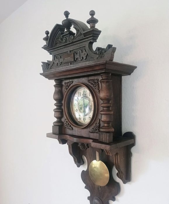 Старинные часы Густав Бэкер.