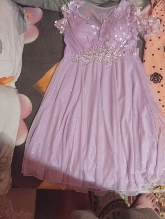 Vând două rochii pentru evenimente speciale și lenjerie noapte