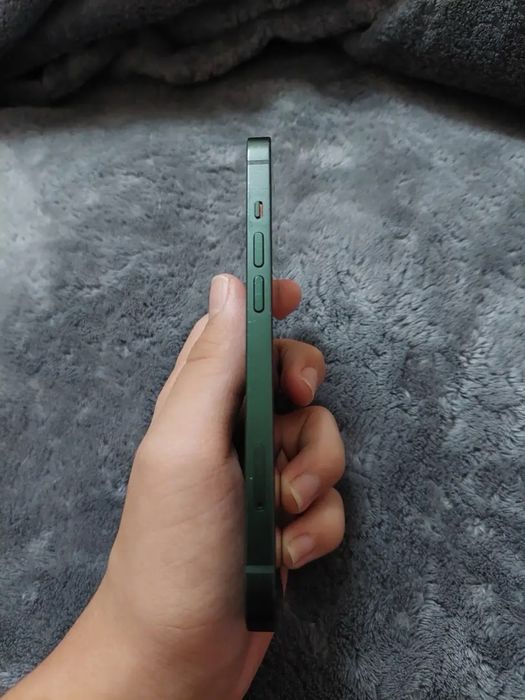 Обменяю айфон 13