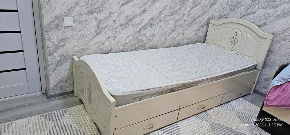 Продаётся односпальная кровать. Состояние отличное.