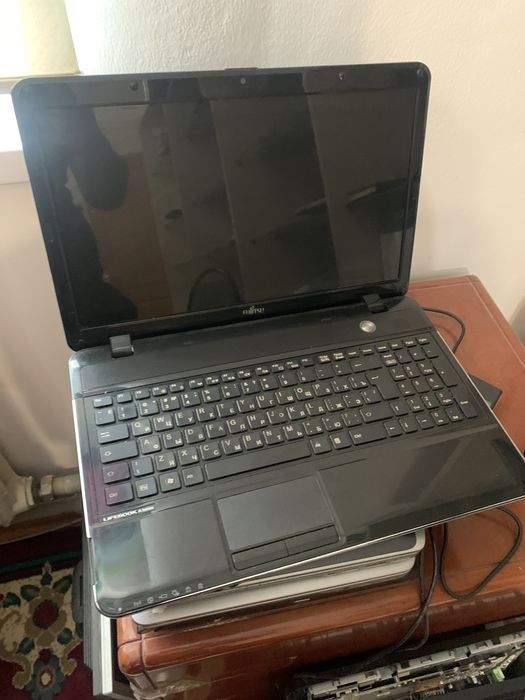 Ноутбуки разных моделей.