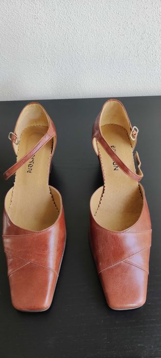 vand pantofi piele naturala interior + exterior  numarul 39,5 - 40 cu toc 5 cm, eleganti, NOI