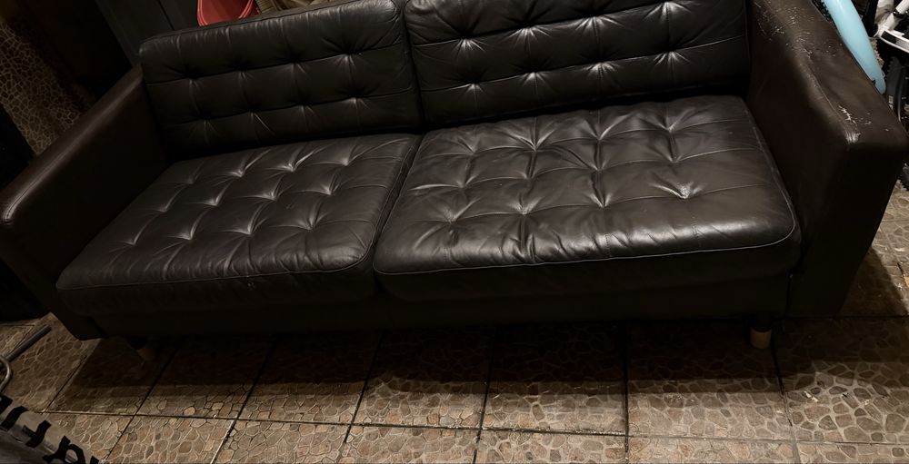 Canapea ikea piele folosita insa in stare buna