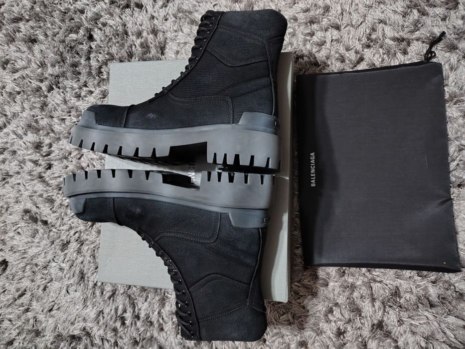 Balenciaga strike boot