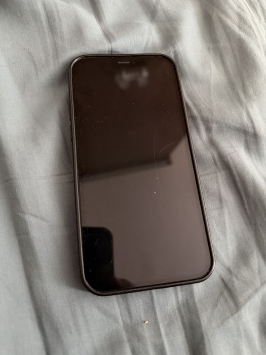 iPhone 12 черного цвета