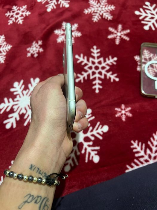 Vand sau schimb iphone 11  pret 750