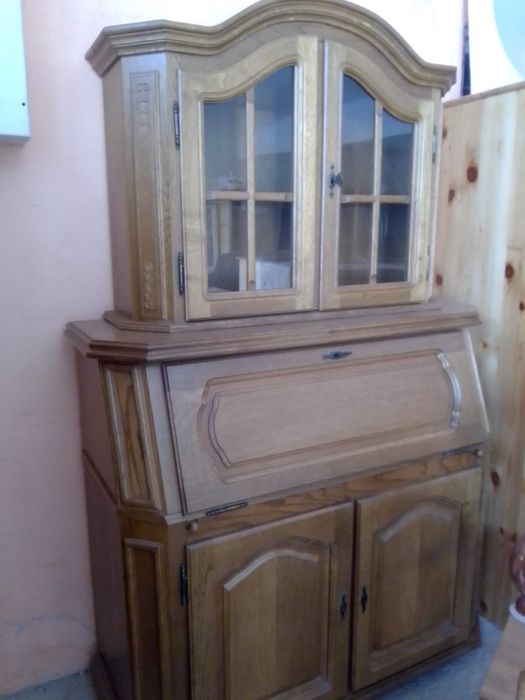 Шкаф секретар с витрина