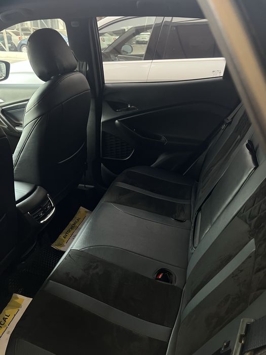 Tracker 2023 premier navarot