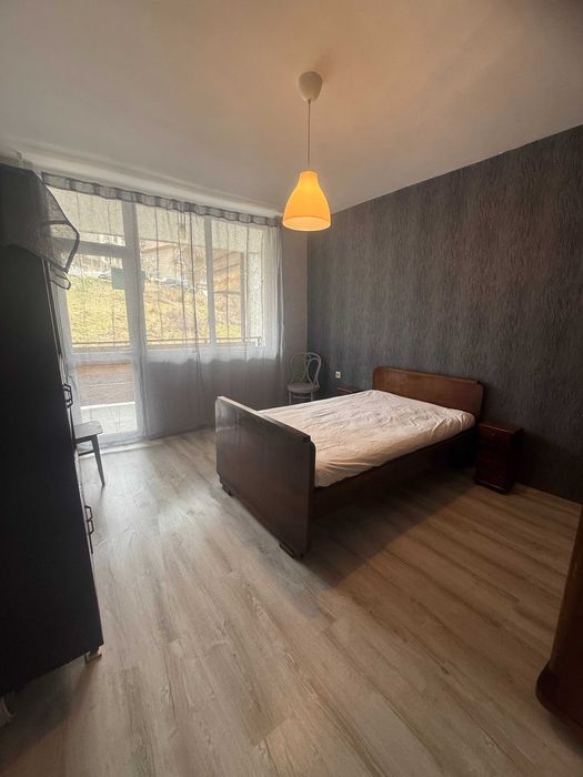 Продава многостаен апартамент в гр.Трън - от собственик