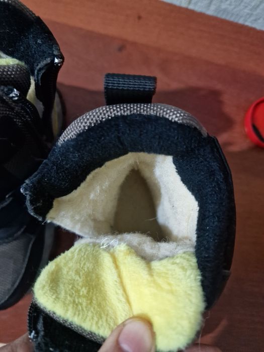 Продам детскую обувь