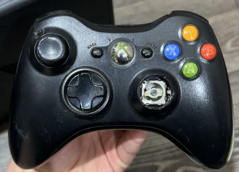 Продам XBOX 360 в хорошем состоянии