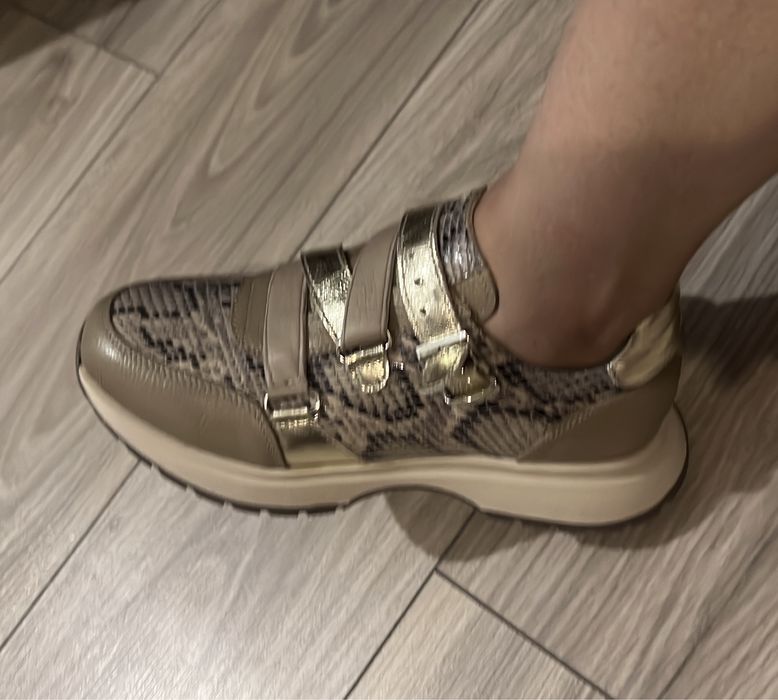 Продам кроссовки