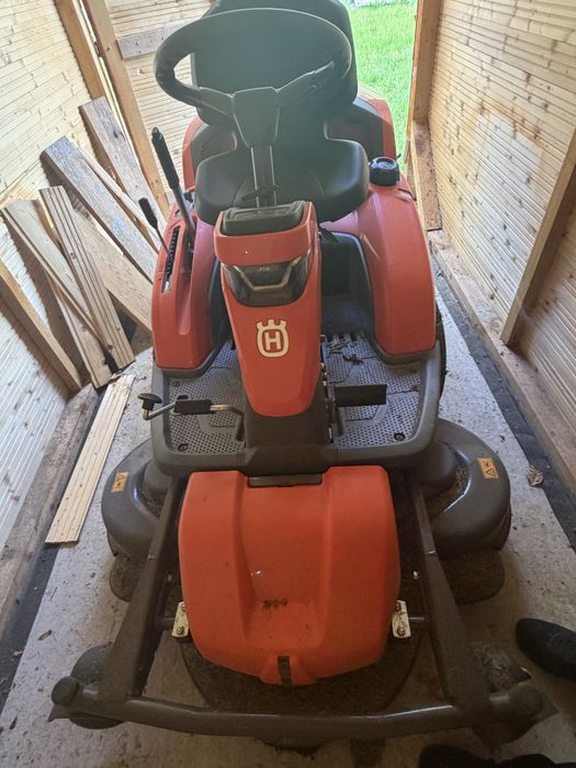 Vand tractor tuns iarba Husqvarna Rider R 320X AWD 4x4 CU masa de taiere