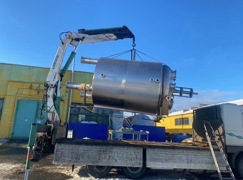 Манипулятор қызмет көрсетеді