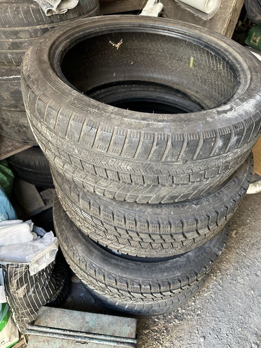 Зимние шины 235/45/18