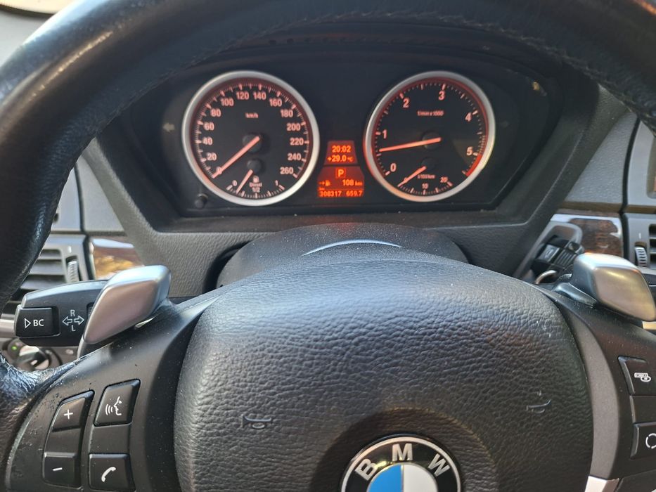 Vind X6  an 2010 moț 3000 simplu mașina merge bn arata bn toate actele valabile . Accept și unele variante cu mașini mai ieftine