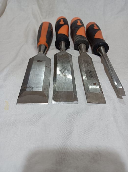 Продам ручной комплект отличных стамесок