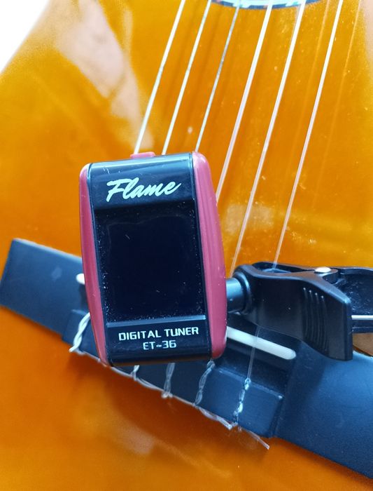 Vând chitară clasică Valencia