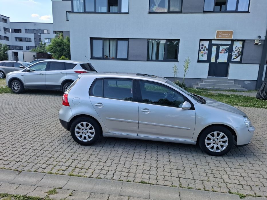Vând volkswagen Golf. .5 an 2006 motor 16 . MPI