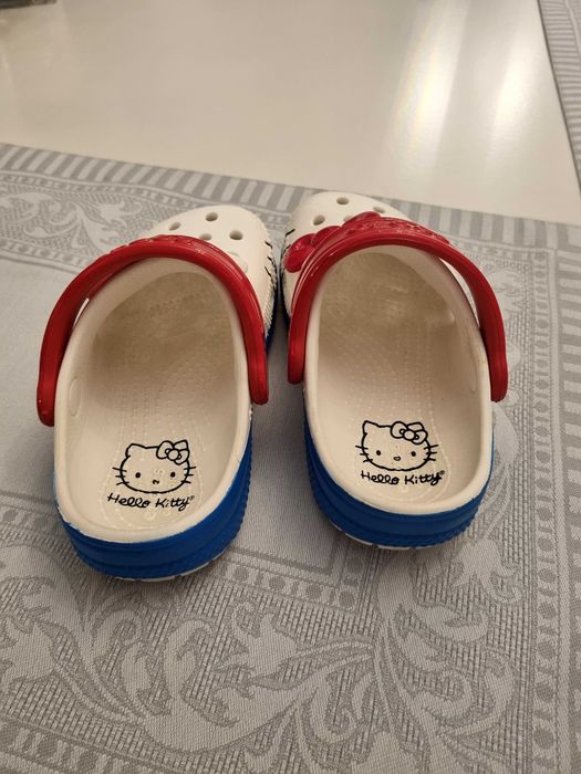 Slapi CROCS Hello Kitty pentru fetite