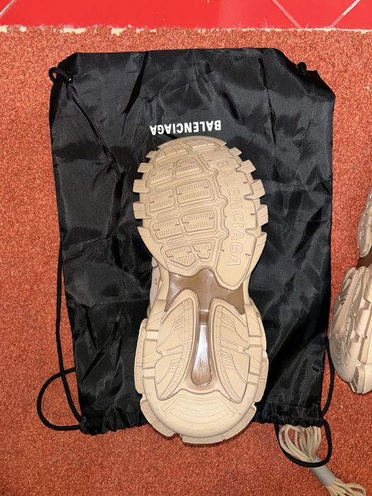 balenciaga track bej