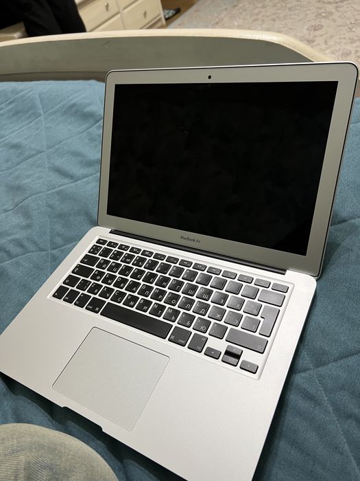 Продам MacBookAir 2017 года