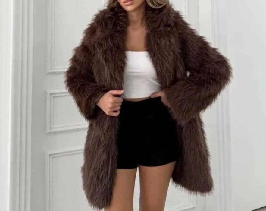 Намалено на 25€. Палто от изкуствена кожа - кафяво и черно, с косъм