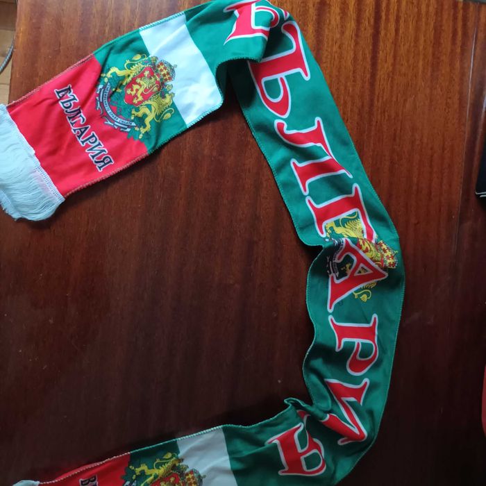 Летни и зимни шалове в цветовете на българското знаме-различни,модели