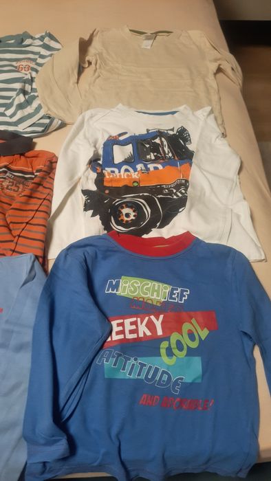 Lot pijamale și bluzițe 3-4 ani